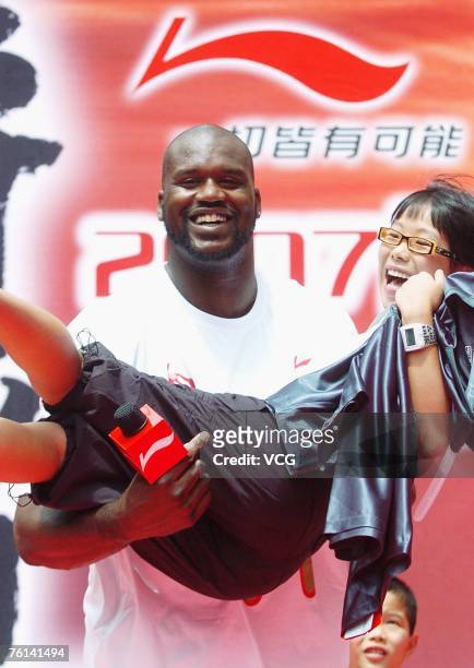 Shaquille O'Neal of Miami Heat arrives a LI-NING clothing apparel event during his trip to China on August 17, 2007 in Guangzhou, China.