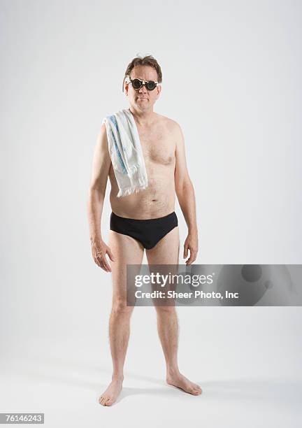 male swimmer with towel, portrait - zwembroek stockfoto's en -beelden