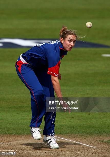 England bowler Beth Morgan bowls during the First NatWest Womens ODI Match between England and New Zealand at Taunton on August 17, 2007 in Taunton,...