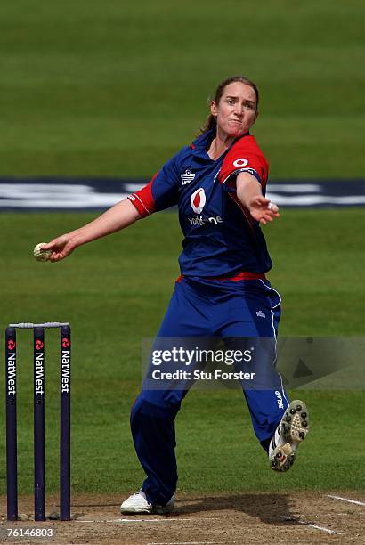 England bowler Beth Morgan bowls during the First NatWest Womens ODI Match between England and New Zealand at Taunton on August 17, 2007 in Taunton,...