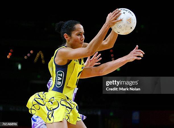 Selina Gilsenan of the Swifts in action during the Commonwealth Bank Cup semi-final between the Sydney Swifts and the Adelaide Thunderbirds at Acer...