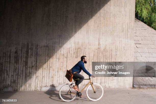 man cycling on street - city bike foto e immagini stock