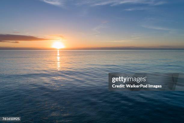 sea at sunset - sunrise dawn stock pictures, royalty-free photos & images