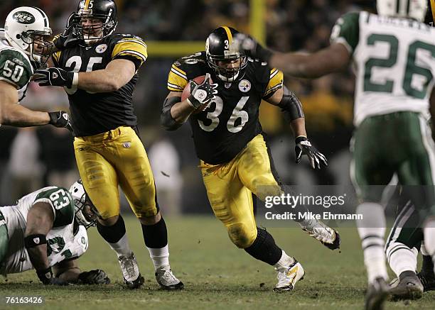 Halfback Jerome Bettis of the Pittsburgh Steelers during an AFC Playoff game against the New York Jets at Heinz Field in Pittsburgh, Pennsylvania on...