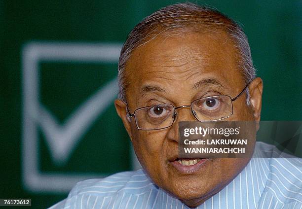 Maldives President Maumoon Abdul Gayoom speaks to reporters during a press conference at the Nasandhura Palace Hotel in the Male, 19 August 2007....