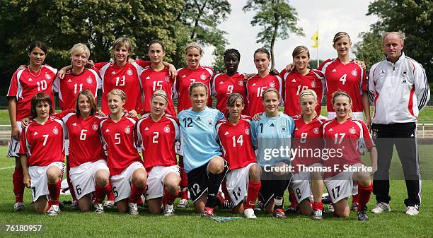 The German team Jennifer Maroszan, Annika Doppler, Romina Kuffner, Laura Vetterlein, Laura Stoerzel, Eunice Beckmann, Isabella Schmid, Kathrin-Julia...