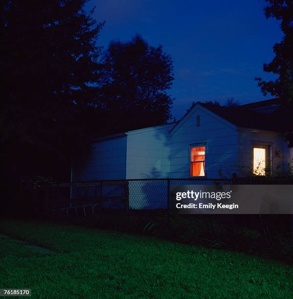 house at night - creepy house at night stock-fotos und bilder