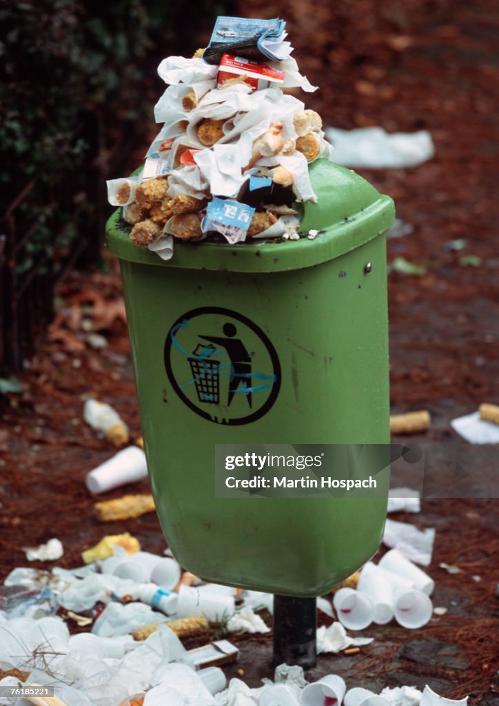 Overloaded Dustbin Garbage Bin Overflowing With Trash High-Res Stock Photo - Getty Images