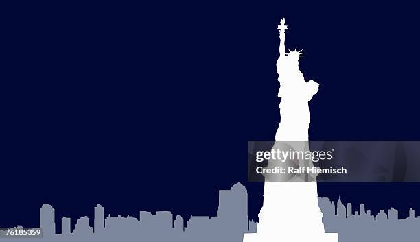 statue of liberty and new york city skyline, - statue of liberty new york city stock-grafiken, -clipart, -cartoons und -symbole