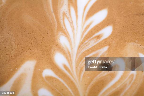 leaf pattern on a latte - art stock-fotos und bilder