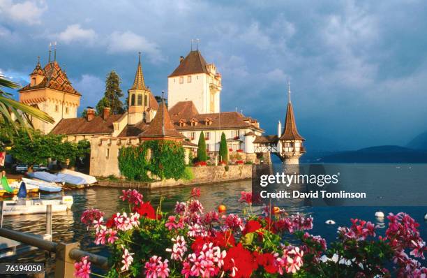 oberhofen castle, lake thun, thun, bern, switzerland, europe - oberhoffen castle stock pictures, royalty-free photos & images