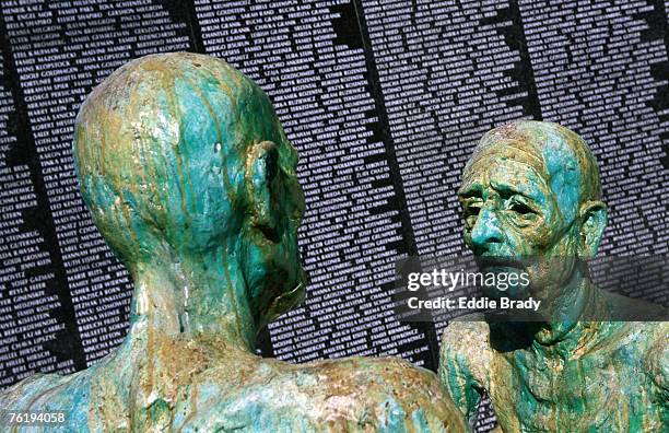 holocaust memorial sculpture, south beach, miami, florida, united states of america, north america - holocaust memorial of miami beach stock-fotos und bilder