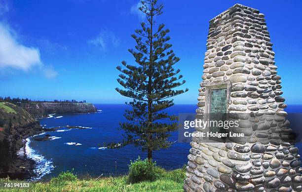 captain cook monument, duncombe bay, norfolk island national park, norfolk island, new south wales, australia, australasia - norfolk island stock pictures, royalty-free photos & images
