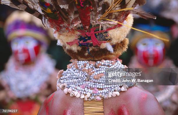 detail of sing sing group member's jewellery and headdress, mt hagen cultural show, mt hagen, western highlands, papua new guinea, pacific - mt hagen stock pictures, royalty-free photos & images