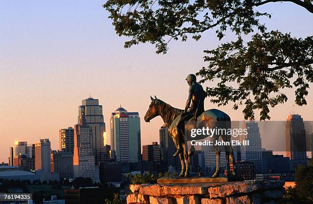 city skyline seen from penn valley park, with indian statue in foreground, kansas city, missouri, united states of america, north america - missouri stock-fotos und bilder