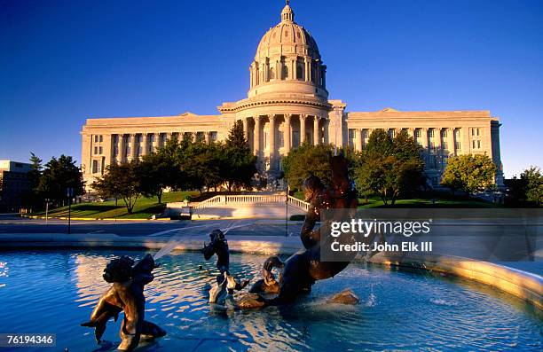 fountain in front of missouri state capitol building, jefferson city, missouri, united states of america, north america - missouri capitol stock pictures, royalty-free photos & images