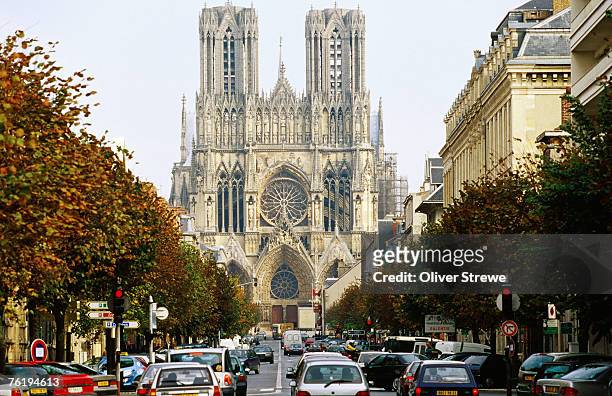 reims cathedral, reims, champagne-ardenne, france, europe - reims cathedral fotografías e imágenes de stock