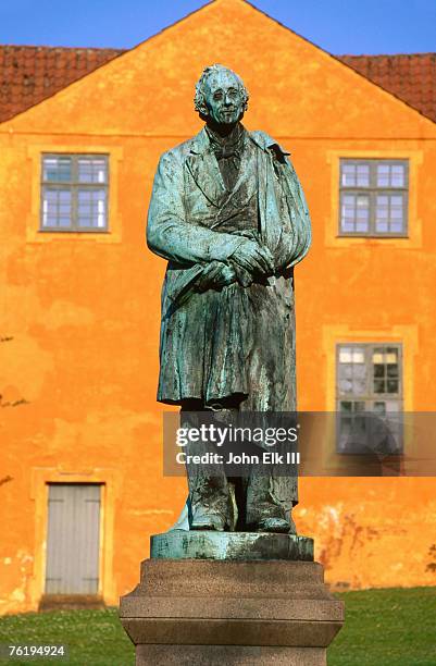 statue of hans christian andersen, funen island, funen, denmark, europe - hans christian andersen stock pictures, royalty-free photos & images