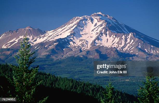 mt shasta across lake siskiyou, mt shasta, california, united states of america, north america - siskiyou stock pictures, royalty-free photos & images