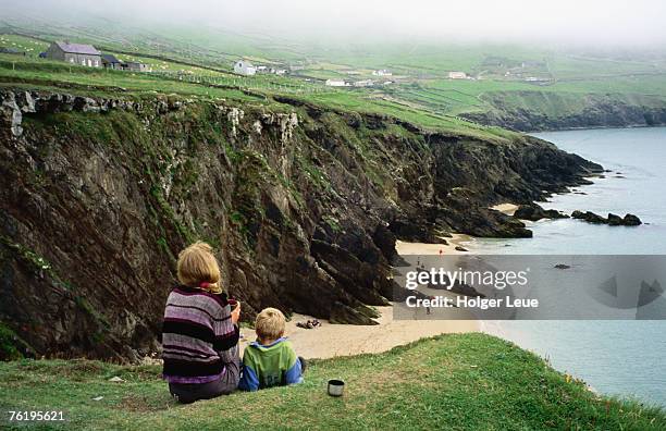 mother with son enjoying slea head beach, dingle peninsula. - dingle peninsula bildbanksfoton och bilder