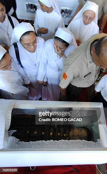 Roman Catholic nuns pay their last respect to Philippine Marine Corporal Peary Simeros killed in the fighting against the Abu Sayyaf rebels during...