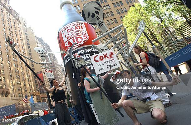 Protesting Coca Cola 94 Us Coca Cola Protest Stock Photos, High-Res Pictures, and Images ...