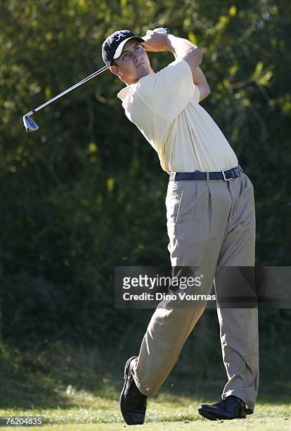Michael Thompson hits a tee shot in the first round of the U.S. Amateur at the Olympic Club, August 20, 2007 in San Francisco, California.