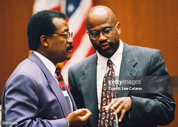 Defense attorney Johnnie Cochran and deputy district attorney Christopher Darden confer during testimony in the O.J. Simpson murder trial on June 15,...