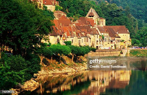 village reflections in dordogne river, evening, la roque gageac, aquitaine, france, europe - dordogne river stock pictures, royalty-free photos & images