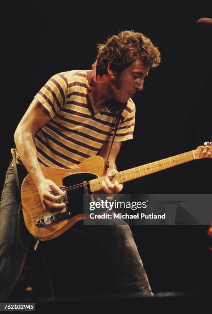 Springsteen Webmley 1981 24 Bruce Springsteen Plays Wembley Arena Stock Photos, High-Res ...