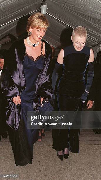 321 Met Gala 1997 Photos & High Res Pictures - Getty Images