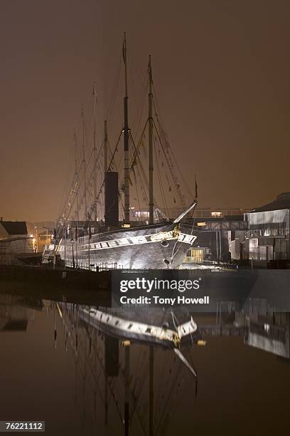 ss great britain, night, fog, bristol, england, uk - tony howell stock pictures, royalty-free photos & images