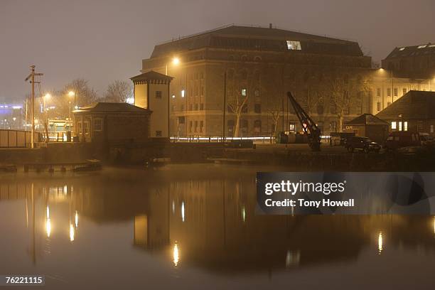 harbour, night, fog, bristol, england, uk - tony howell stock pictures, royalty-free photos & images