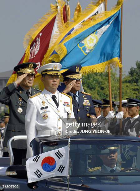 Indonesian Air Chief Marshal Djoko Suyanto , commander-in-chief of Indonesia's National Armed Forces, reviews a honor guard with Kim Kwan-Jin ,...