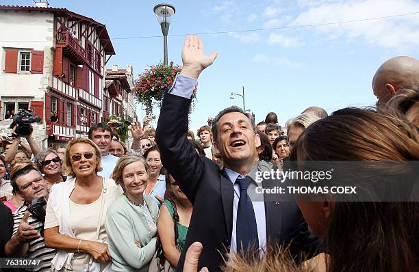 French president Nicolas Sarkozy waves to the crowd before having lunch in the French Basque city of Ciboure, south-western France, 24 August 2007....