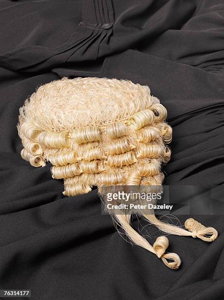 barristers wig on gown - peter law foto e immagini stock
