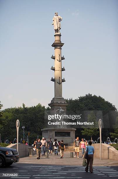 usa, new york city, statue at columbus circle - columbus circle photos et images de collection