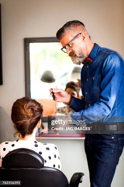 man working in quirky hair salon - beehive hair stock pictures, royalty-free photos & images