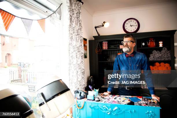 man at reception desk of quirky hair salon - salon reception stock-fotos und bilder