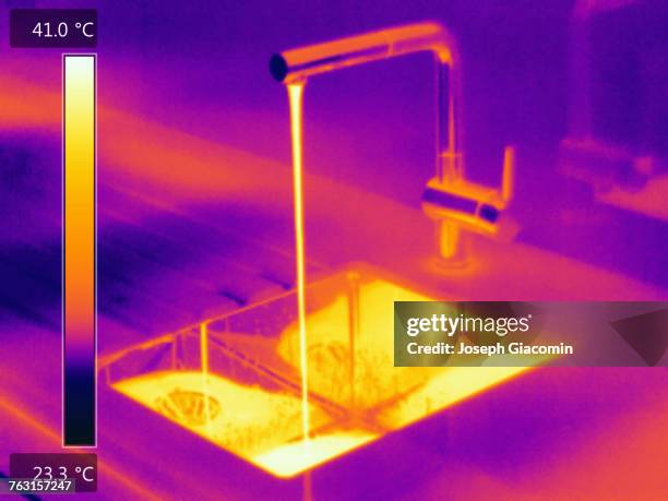 thermal image of water flowing from tap - wärmebild stock-fotos und bilder