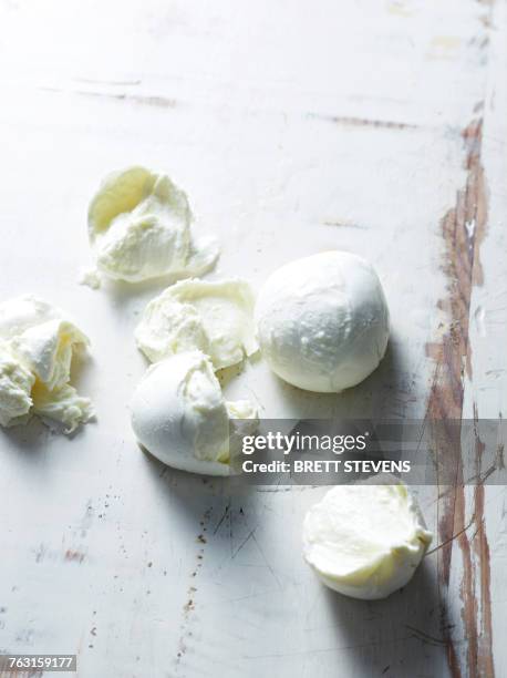 buffalo mozzarella, close-up - mozzarella fotografías e imágenes de stock