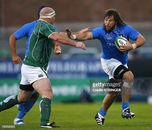Prop John Hayes of Ireland vies with Itailan Prop Martin Castrogiovanni of Italy during a line out 24 August 2007 during the World Cup warm up match...