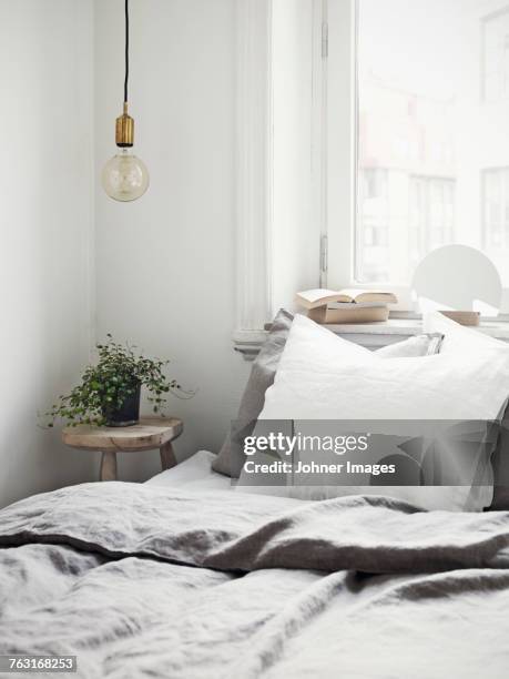 view of bedroom - bedclothes 個照片及圖片檔