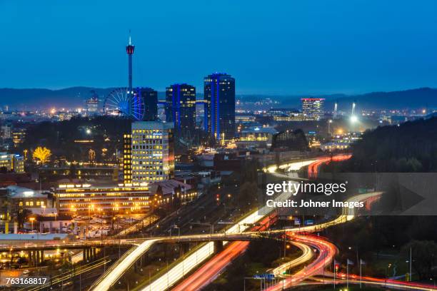 city traffic at dusk - göteborg stad bildbanksfoton och bilder