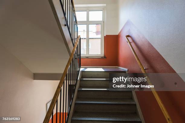 staircase - trappen stockfoto's en -beelden
