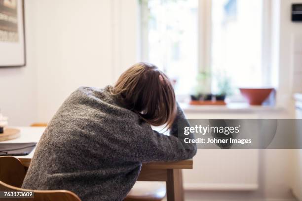 tired woman - woman from behind stockfoto's en -beelden