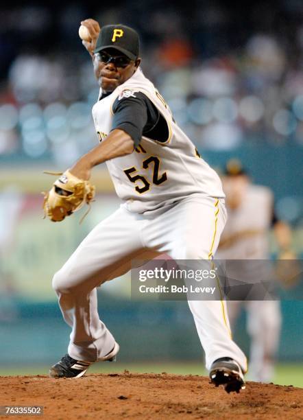 Franquelis Osoria of the Pittsburgh Pirates pitches in the sixth inning against the Houston Astros August 26, 2007 at Minute Maid Park in Houston,...