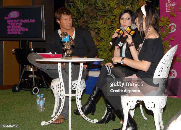 Jason Dundas, MTV Australia VJ, Jess Origliasso and Lisa Origliasso of The Veronicas