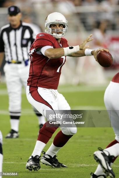 Arizona Cardinals quarterback Matt Leinart passes during a game against the San Diego Chargers at the University of Phoenix Stadium on August 25,...