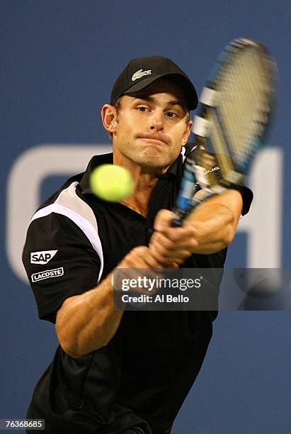 Andy Roddick returns a shot to Justin Gimelstob during day two of the 2007 U.S. Open at the Billie Jean King National Tennis Center on August 28,...